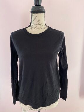 Women’s Classic Black Long-Sleeve Crew Neck Top Size Small
